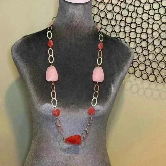 Necklace- Long light pink and dark pink plastic stones w/ hammered silver - Picture 2 of 4